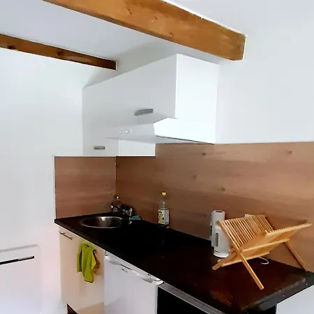 Small Town House With Private Parking And Access To Garden, Near Paris And Public Transport