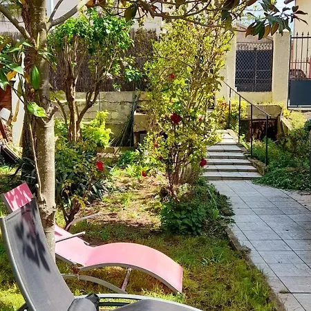 Holiday home Small Town House With Private Parking And Access To Garden, Near Paris And Public Transport *