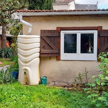 Holiday home Small Town House With Private Parking And Access To Garden, Near Paris And Public Transport La Courneuve